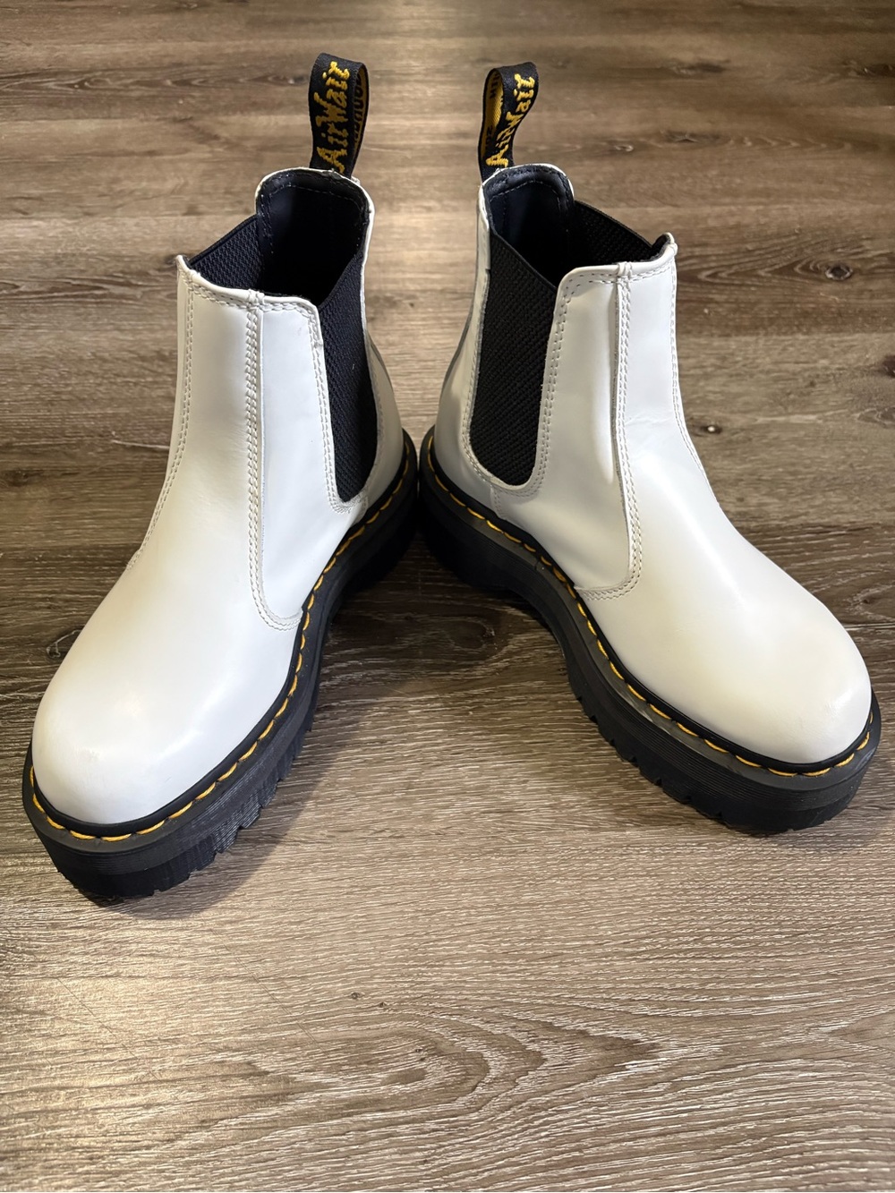 Dr.Martin 2976 Quad White Boots